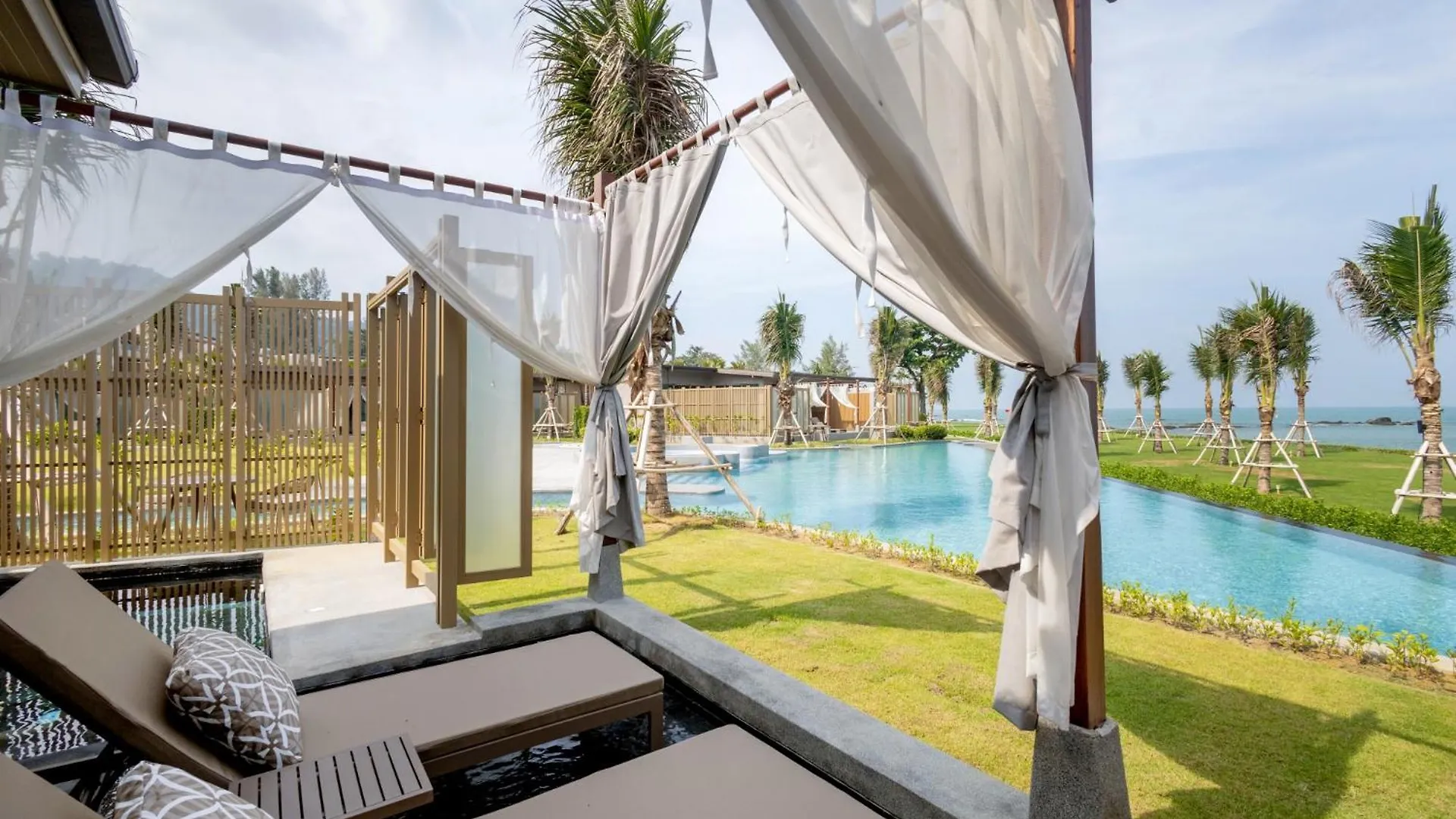 Hotel The Little Shore Khao Lak By Katathani